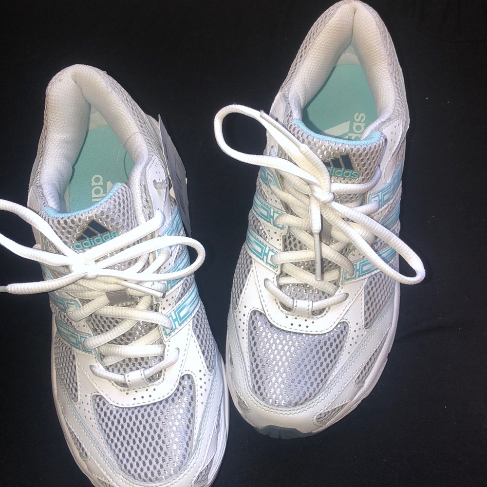 Adidas Vanquish 3 sneakers. US SIZE 6W